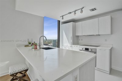 Comprar apartamento no Paraiso Bayviews 2808