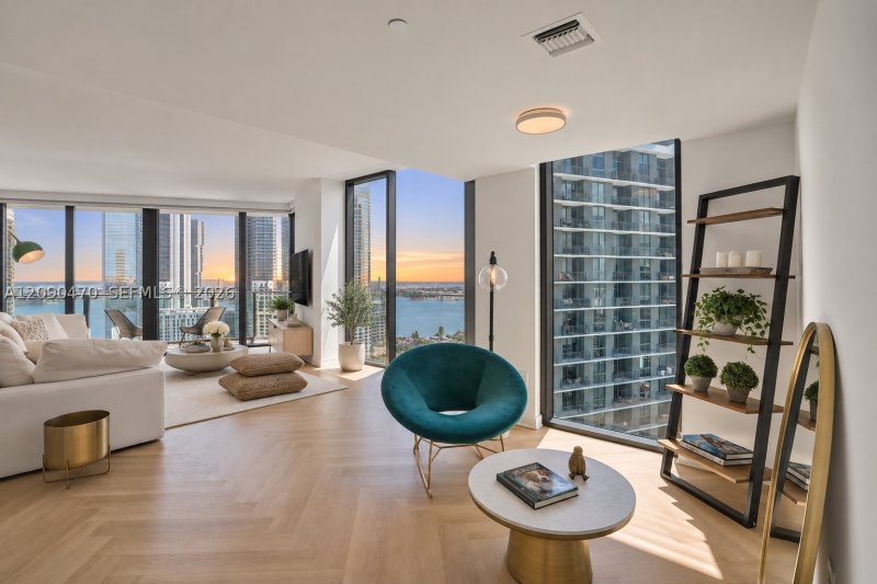 Comprar apartamento no Paraiso Bayviews 2808