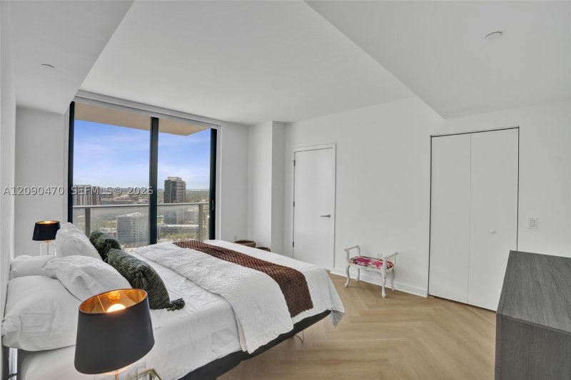 Comprar apartamento no Paraiso Bayviews 2808