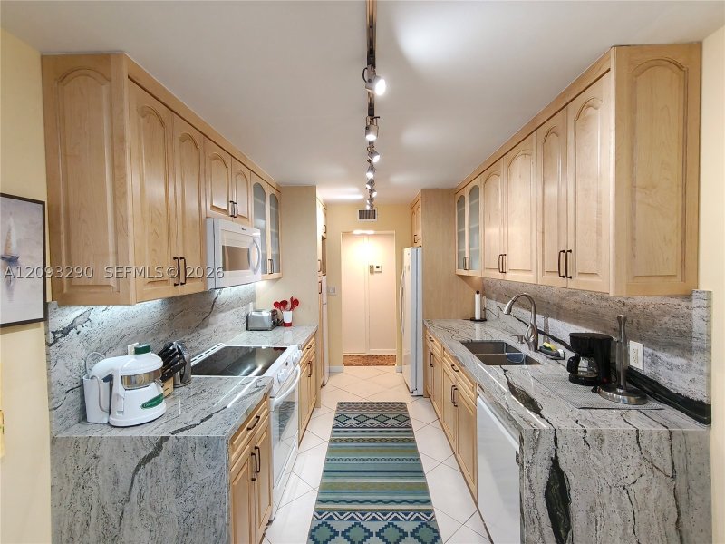 Apartment for rent at Aquarius Towers 1106S