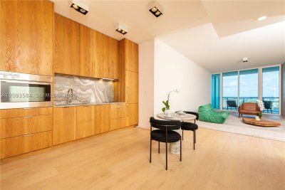 Aluguel de apartamento no Continuum I South 1802