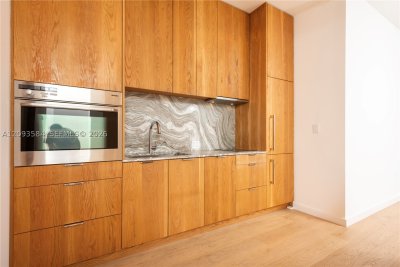 Aluguel de apartamento no Continuum I South 1802