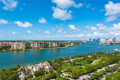 Aluguel de apartamento no Continuum I South 1802