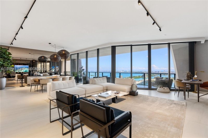 Comprar apartamento en One Thousand Museum 3502