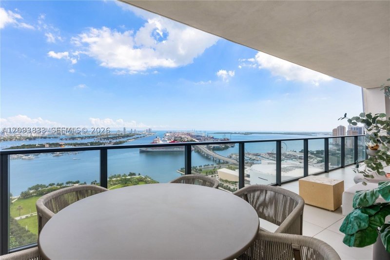 Comprar apartamento en One Thousand Museum 3502