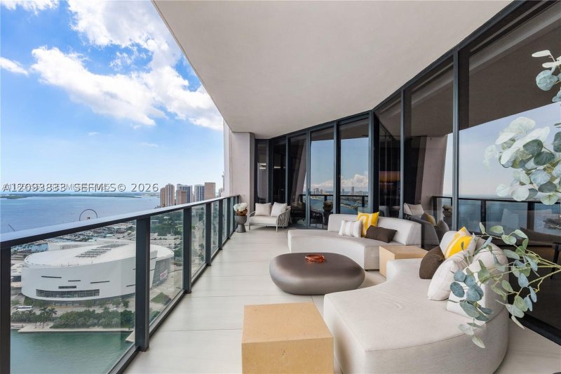 Comprar apartamento en One Thousand Museum 3502