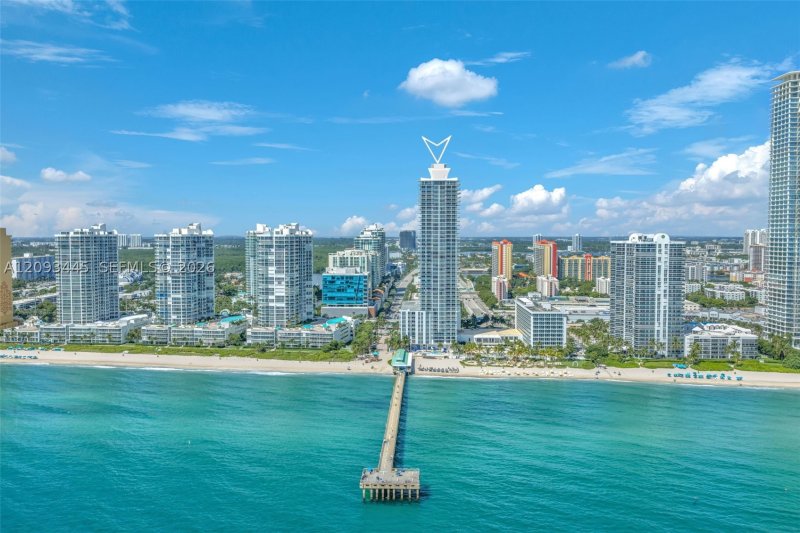 Condo for sale at La Perla 3010