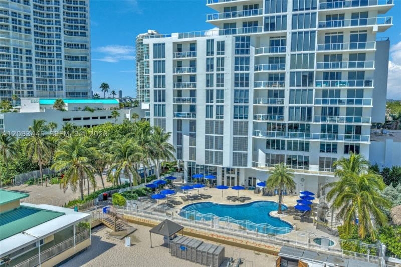 Condo for sale at La Perla 3010