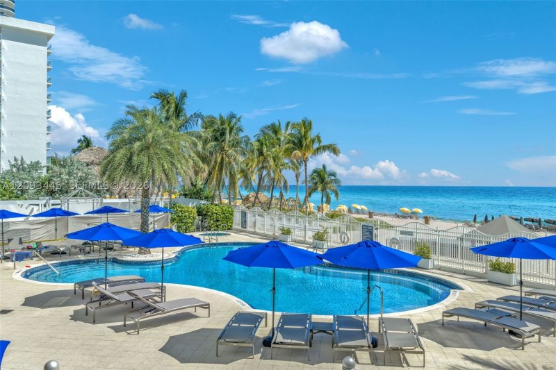 Condo for sale at La Perla 3010