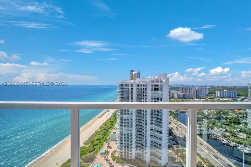 Condo for sale at La Perla 3010