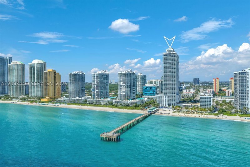 Condo for sale at La Perla 3010