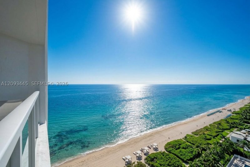 Condo for sale at La Perla 3010