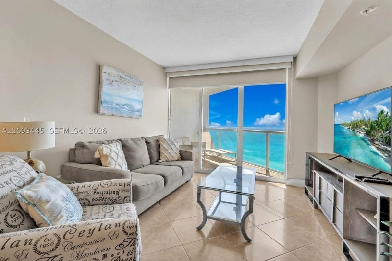 Condo for sale at La Perla 3010