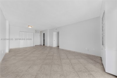 Comprar apartamento no Coastal Towers 1427