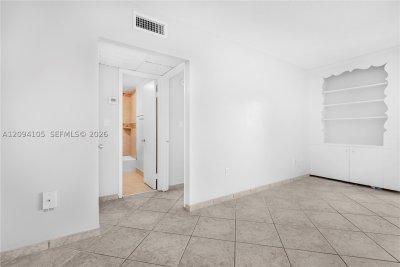 Comprar apartamento no Coastal Towers 1427