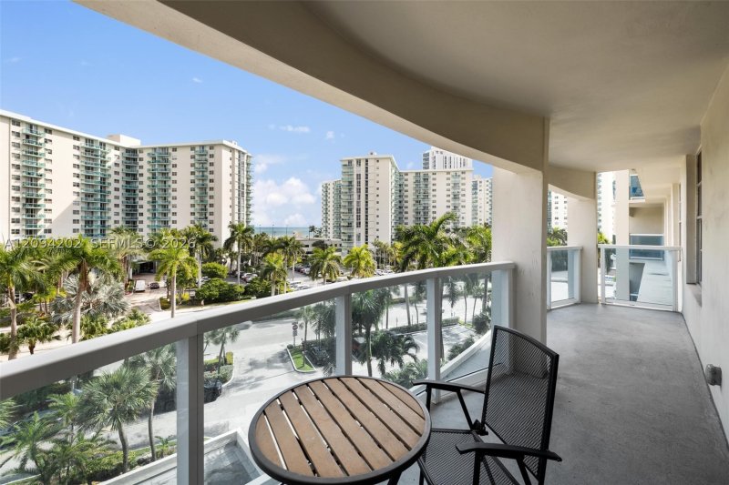 Apartment for rent at Hallmark of Hollywood 516