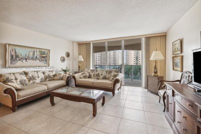 Aluguel de apartamento no Hallmark of Hollywood 516