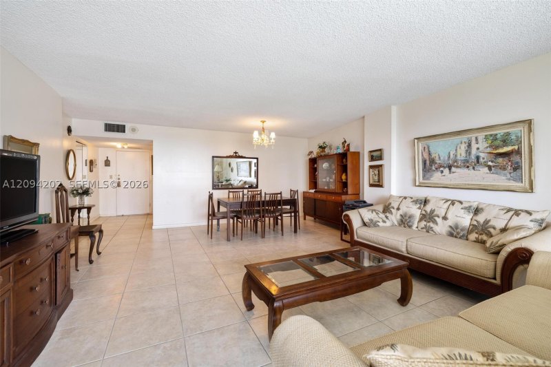 Apartment for rent at Hallmark of Hollywood 516