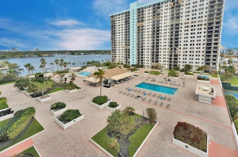Apartment for rent at The Summit 318S