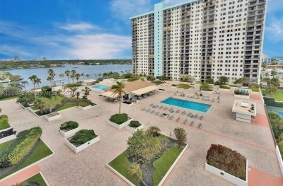 Aluguel de apartamento no The Summit 318S