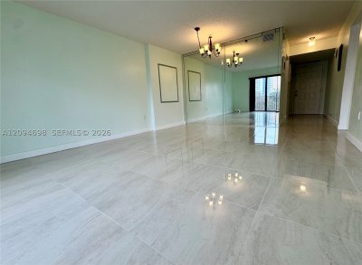Aluguel de apartamento no The Summit 318S