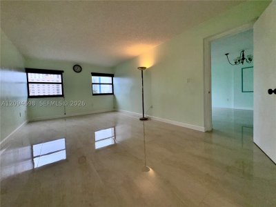 Aluguel de apartamento no The Summit 318S