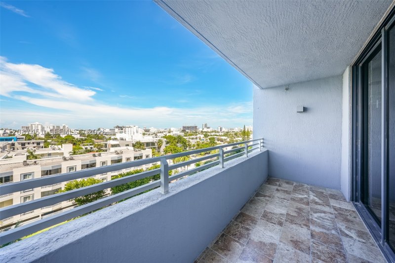 Condo for sale at Waverly 811