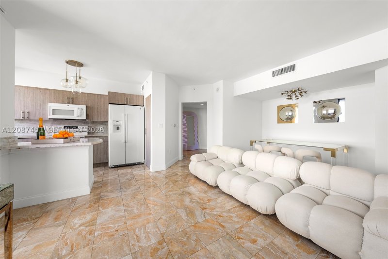 Condo for sale at Waverly 811
