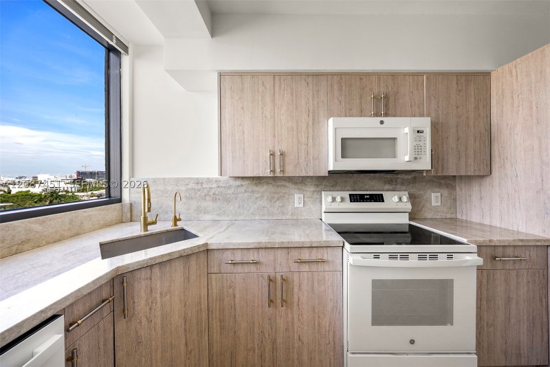 Condo for sale at Waverly 811