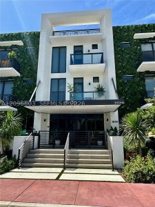 Ten30 Apt #316