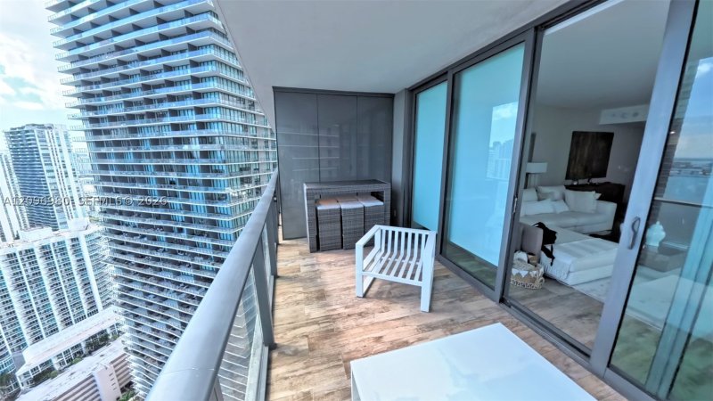 Comprar apartamento no Paraiso Bay Miami 3707