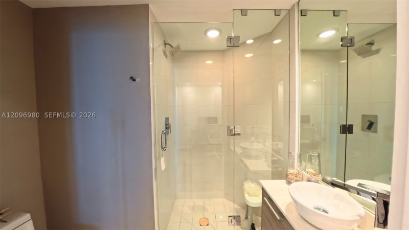 Comprar apartamento no Paraiso Bay Miami 3707