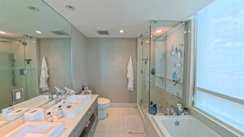 Comprar apartamento no Paraiso Bay Miami 3707