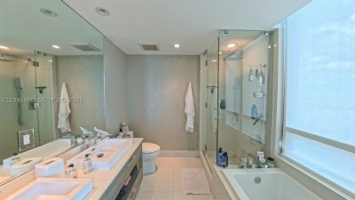 Comprar apartamento no Paraiso Bay Miami 3707