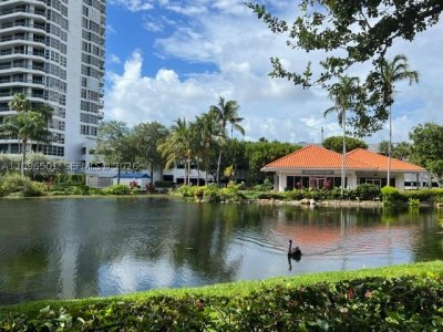 Comprar apartamento en Mystic Pointe 500 1803