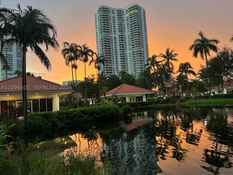 Comprar apartamento en Mystic Pointe 500 1803