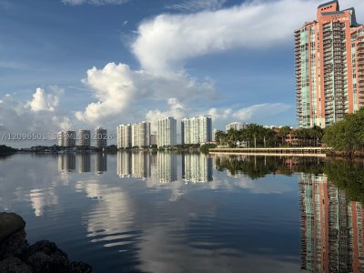 Comprar apartamento en Mystic Pointe 500 1803