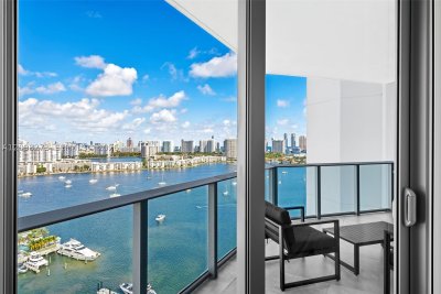 Comprar apartamento no Marina Palms Yacht Club 2103
