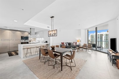 Comprar apartamento no Marina Palms Yacht Club 2103