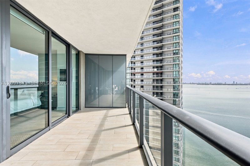 Condo for sale at Paraiso Bay Miami 2406