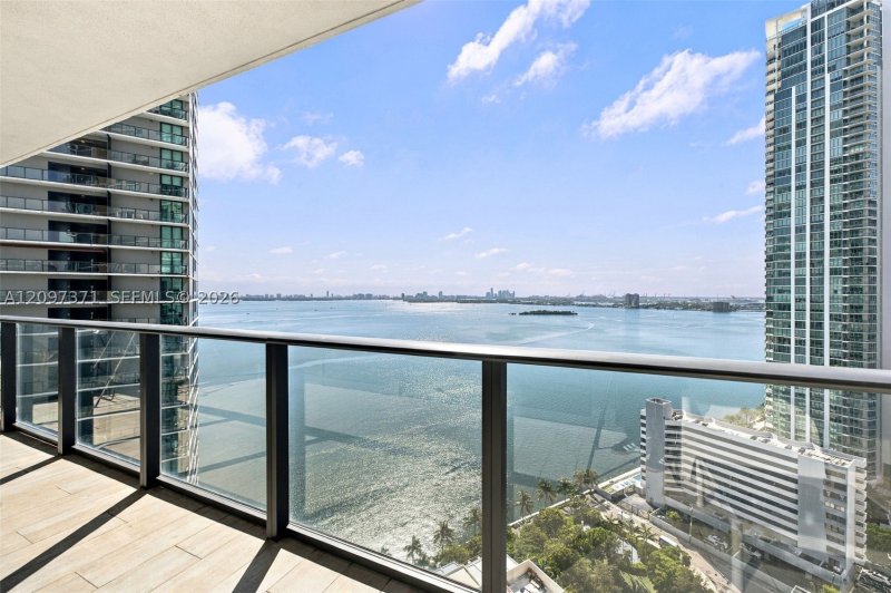 Condo for sale at Paraiso Bay Miami 2406