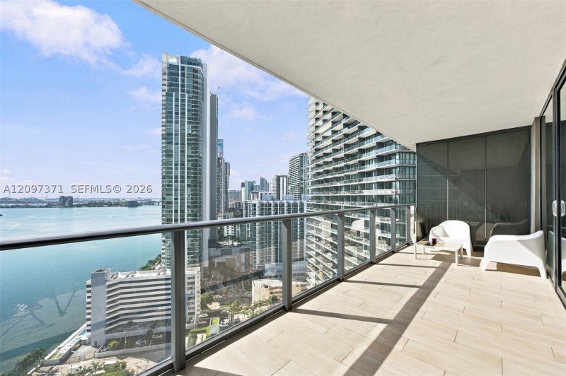 Condo for sale at Paraiso Bay Miami 2406