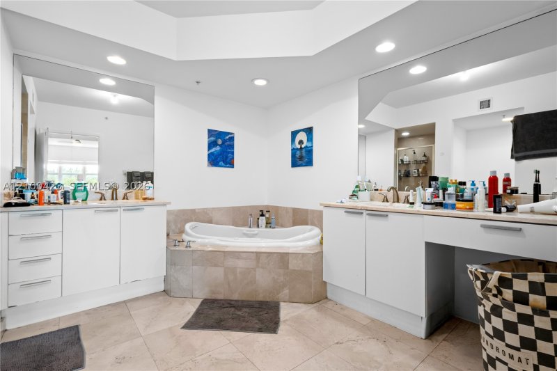 Condo for sale at One Fifty One at Biscayne 402