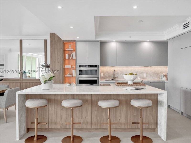 Comprar apartamento no Peninsula I 1502
