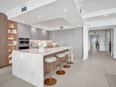Comprar apartamento no Peninsula I 1502