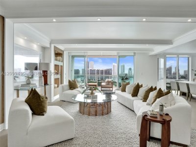 Comprar apartamento no Peninsula I 1502
