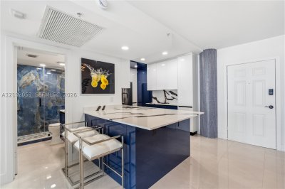 Comprar apartamento no The Wave Condo 408