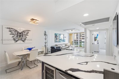 Comprar apartamento no The Wave Condo 408