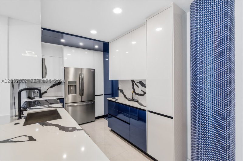 Comprar apartamento no The Wave Condo 408