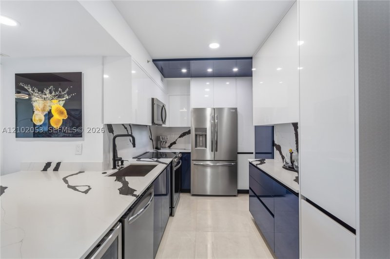 Comprar apartamento no The Wave Condo 408